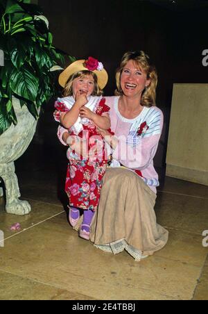 Dee Wallace und Gabrielle Stone ( Dee Wallace's Tochter ) Quelle: Ralph Dominguez/MediaPunch Stockfoto