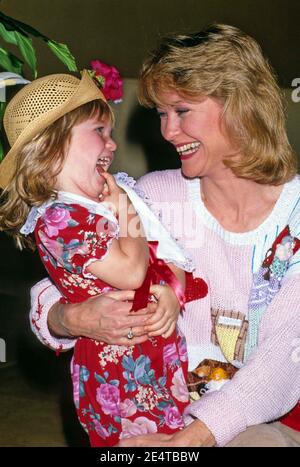 Dee Wallace und Gabrielle Stone ( Dee Wallace's Tochter ) Quelle: Ralph Dominguez/MediaPunch Stockfoto