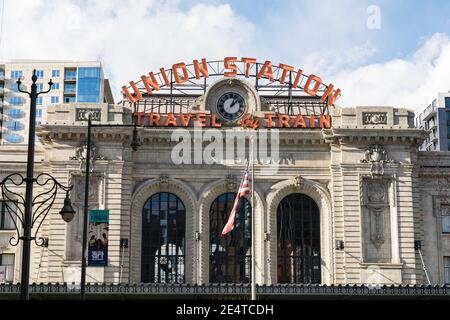 Denver, CO - 21. November 2020: Fassade des historischen Union Station in Denver Colorado Stockfoto