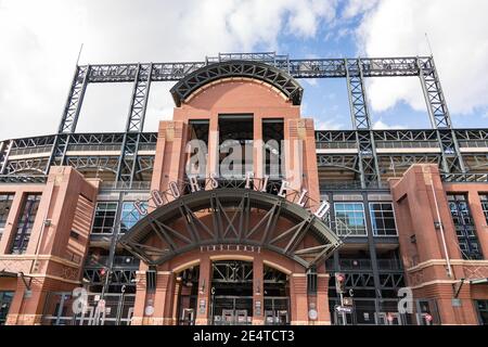 Denver, CO - 21. November 2020: Erste Basis Eingang Coors Field, Heimat des Colorado Rockies Major League Baseball Teams Stockfoto