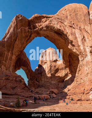 DOPPELBOGEN FENSTER ABSCHNITT BÖGEN NATIONAL PARK MOAB UTAH Stockfoto