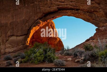 TURM BOGEN FENSTER ABSCHNITT BÖGEN NATIONAL PARK MOAB UTAH Stockfoto