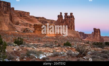 COURTHOUSE TÜRME BÖGEN NATIONALPARK MOAB UTAH Stockfoto