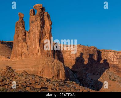 COURTHOUSE TÜRME BÖGEN NATIONALPARK MOAB UTAH Stockfoto