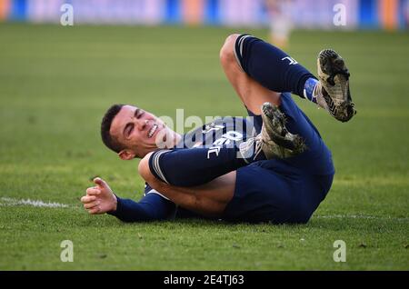 Turin, Italien. Januar 2021. FC Juventus' Cristiano Ronaldo fällt während eines Serie-A-Fußballspiels zwischen FC Juventus und Bologna in Turin, Italien, am 24. Januar 2021. Quelle: Federico Tardito/Xinhua/Alamy Live News Stockfoto