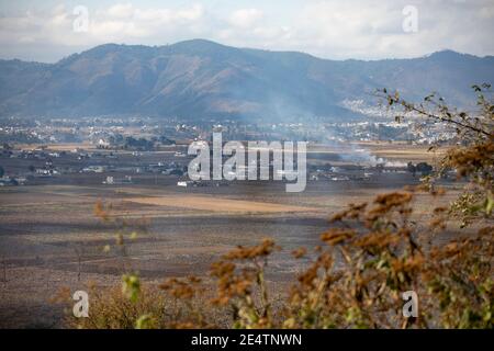 Dorflandschaft mit Bergen in Cantel, Guatemala, Mittelamerika. Stockfoto