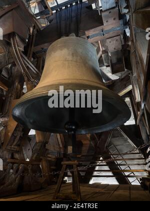emmanuel-die-glocke-in-der-glocke-turm-von-notre-dame-de-paris