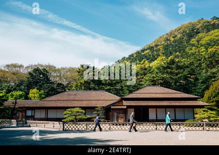 Takamatsu, Japan - 16. April 2019 : Ritsurin Park, traditioneller japanischer Garten und Tourist Stockfoto