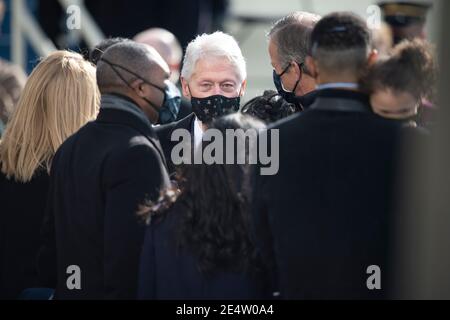 Der ehemalige Präsident Bill Clinton kommt zur 59. Amtseinführung des Präsidenten an der Westfront des US-Kapitols am 20. Januar 2021 in Washington, D.C. an Stockfoto