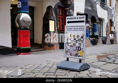 Schild am Eingang des Kunst Haus Wien Museums und Café in Wien Österreich Stockfoto