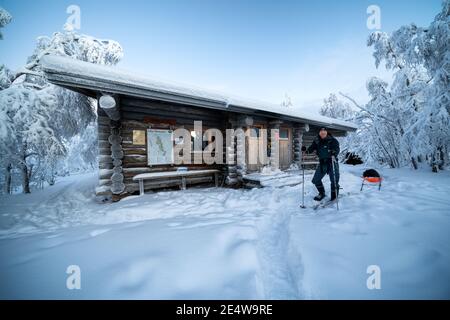 Hannukuru öffnet Wildnishütte im Pallas-Yllästunturi Nationalpark, Enontekiö, Lappland, Finnland Stockfoto