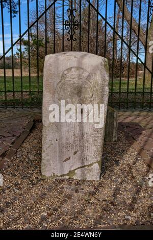 Mason Dixon Line Mittelmarker, der die Eigenschaften von William Penn und Lord Calvert im Jahr 1764 abgrenzt. Stockfoto