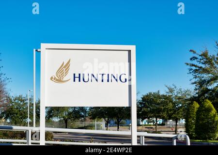 Houston, Texas USA 01-01-2021: Hunting Energy Services Business Sign in Houston, TX. Hersteller von Bohrlochbauteilen. Stockfoto