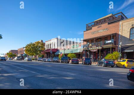 San Marcos, Texas, USA - 3. November 2020: Die alten Geschäfte in der San Antonio St. Stockfoto