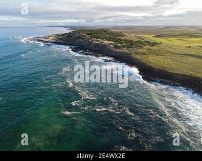 Luftaufnahme von Barwon Heads mit blauem Ozean und Himmel, Victoria, Australien Stockfoto