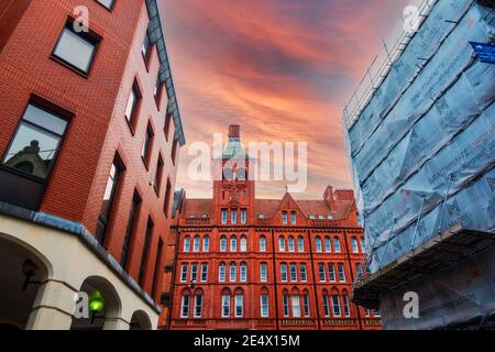 Dale Street im Stadtzentrum von Liverpool. Das Prudential Assurance Building im Zentrum von Moorfields aus gesehen Stockfoto