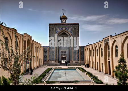 Eintritt zur Mozaffari Jameh Moschee, Freitagsmoschee in Kerman, Iran. Stockfoto