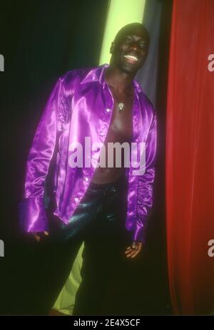 Santa Monica, California, USA 2. Mai 1996 Model Wale posiert Backstage bei 10th Annual California Fashion Industry Friends of APLA Project Los Angeles (APLA) Benefit Dinner and Fashion Show Ehrung Designer Todd Oldham am 2. Mai 1996 in Bergamont Station in Santa Monica, Kalifornien, USA. Foto von Barry King/Alamy Stockfoto Stockfoto