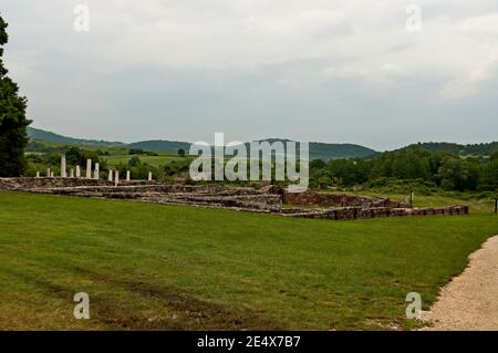 Blick auf einige der erhaltenen Ruinen der alten römischen Komplex von Palästen und Tempeln Felix Romuliana, erbaut im 3. Und 4. Jahrhundert von römischen Kaiser Stockfoto