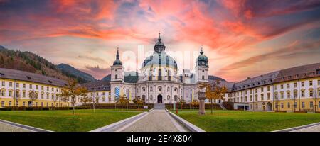 Kloster Ettal, barocke Benediktinerabtei, Hof, Ettal, Oberbayern, Bayern, Deutschland, Europa Stockfoto