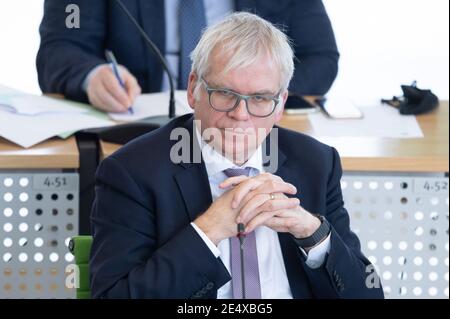 Dresden, Deutschland. Januar 2021. Hartmut Vorjohann (CDU), Sachsens Finanzminister, nimmt an einer öffentlichen Anhörung zum Doppelhaushalt des Freistaates im landtag Teil. Trotz prognostizierter Steuerverluste will die Regierung das Ausgabenniveau sogar etwas auf gut 21 Milliarden Euro pro Jahr erhöhen. Quelle: Sebastian Kahnert/dpa-Zentralbild/dpa/Alamy Live News Stockfoto