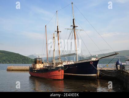 Der berühmte Kugelfisch 'Vital Spark', benannt in der gleichnamigen Fernsehsendung und 'The Tales of para Handy', liegt am Hafen von Inveraray, Argyll, Schottland Stockfoto