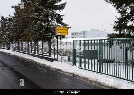 Verschneite Straße aus dem Reginarisbrunnen, Teil von Mendig Stockfoto