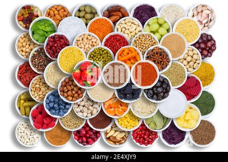 Obst und Gemüse Gewürze Zutaten Kochen Schüsseln Beeren Essen Trauben Von oben Obst Stockfoto