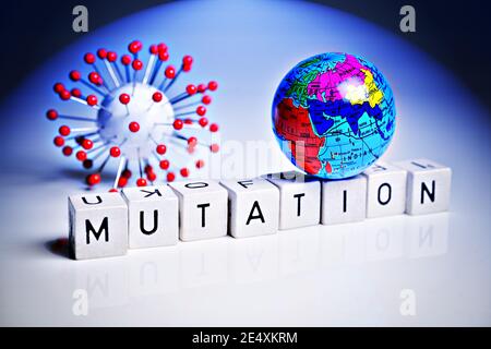 Coronavirus-Modell, Kugel- und Buchstabenwürfel, Covid-Mutation Stockfoto