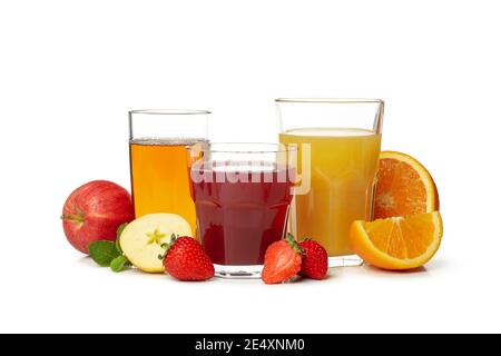 Frisch gepresste Säfte isoliert auf weißem Hintergrund, ein farbenfrohes Set aus frischen Säften in Gläsern und Flaschen Stockfoto