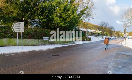 Holywell; Großbritannien: 25. Jan 2021: Die nordwalesische Stadt Holywell hatte über Nacht Schneefall. Die Hauptstraßen waren am Morgen meist klar. Stockfoto