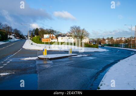 Holywell; Großbritannien: 25. Jan 2021: Die nordwalesische Stadt Holywell hatte über Nacht Schneefall. Die Hauptstraßen waren am Morgen meist klar. Stockfoto