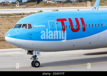 Rhodos, Griechenland – 12. September 2018: TUI Boeing 767-300ER am Flughafen Rhodos (RHO) in Griechenland. Boeing ist ein amerikanischer Flugzeughersteller Kopf Stockfoto