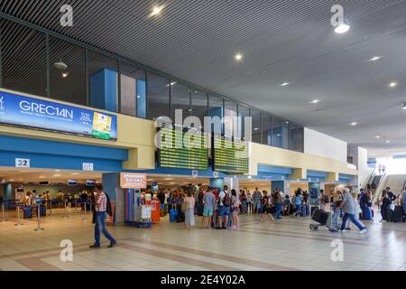 Rhodos, Griechenland – 14. September 2018: Terminal am Flughafen Rhodos (RHO) in Griechenland. Stockfoto