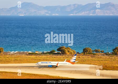 Rhodos, Griechenland – 14. September 2018: SmartWings Boeing 737 Flugzeug am Flughafen Rhodos (RHO) in Griechenland. Boeing ist ein amerikanischer Flugzeughersteller hea Stockfoto