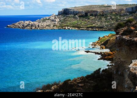 Gozo felsigen Ufer der Hang Blick von Tal Maixta Höhle Stockfoto