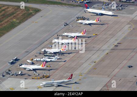 Stuttgart, 2. September 2016: Germanwings Airbus A319 Flugzeuge am Flughafen Stuttgart (STR) in Deutschland. Stockfoto