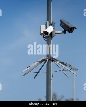 Sicherheitskameras in einem Gewerbegebiet, Darlington, Großbritannien. Stockfoto