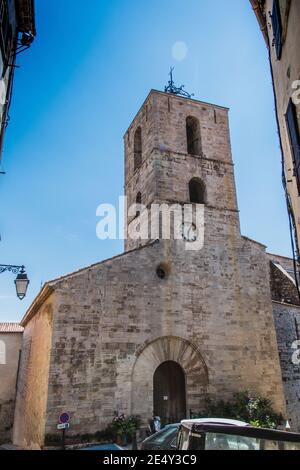 Alte romanische Kirche im Stadtzentrum von Hyères in Frankreich Stockfoto