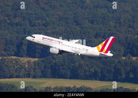 Stuttgart, 2. September 2016: Germanwings Airbus A319 am Flughafen Stuttgart (STR) in Deutschland. Airbus ist ein europäischer Flugzeughersteller Stockfoto