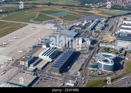 Stuttgart, Deutschland - 2. September 2016: Luftaufnahme des Stuttgarter Flughafens (STR) in Deutschland. Stockfoto