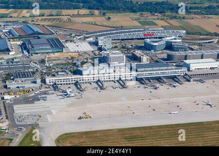 Stuttgart, Deutschland - 2. September 2016: Luftaufnahme des Stuttgarter Flughafens (STR) in Deutschland. Stockfoto