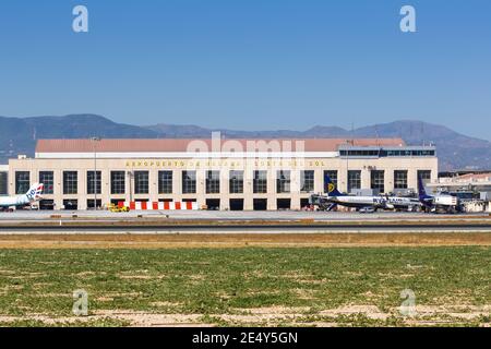 Malaga, Spanien - 28. Juli 2018: Terminal 2 des Flughafens Málaga (AGP) in Spanien. Stockfoto