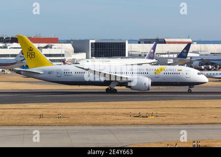 London, Vereinigtes Königreich - 1. August 2018: Royal Brunei Boeing 787 Dreamliner Flugzeug am Flughafen London Heathrow (LHR) im Vereinigten Königreich. Stockfoto