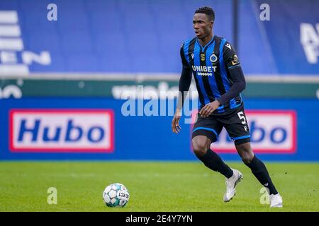 BRÜGGE, BELGIEN - JANUAR 24: Odilon Kossounou vom Club Brugge während des Pro League-Spiels zwischen Club Brugge und KRC Genk im Jan Breydel Stadion auf J Stockfoto