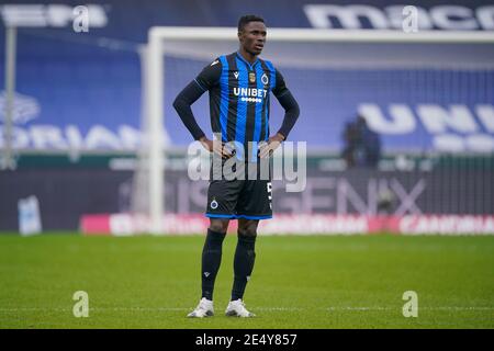 BRÜGGE, BELGIEN - JANUAR 24: Odilon Kossounou vom Club Brugge während des Pro League-Spiels zwischen Club Brugge und KRC Genk im Jan Breydel Stadion auf J Stockfoto