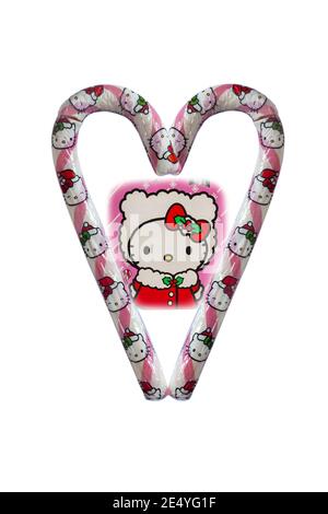 Hello Kitty Giant Candy Cane Erdbeere Geschmack auf weiß isoliert Hintergrund - 2 Candy Stöcke in Herzform mit angeordnet Hallo Kitty in der Mitte Stockfoto