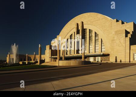 Cincinnati Museum Centre. Cincinnati Union Terminal - Bahnhof. 1933 Art déco-Architektur. Persektiv angepasst. Cincinnati, Ohio, USA. Stockfoto