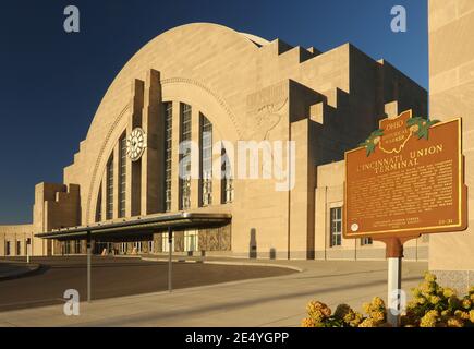 Cincinnati Union Terminal historische Markierung. Cincinnati Museum Centre. Cincinnati Union Terminal - Bahnhof. 1933 Art déco-Architektur. Perspe Stockfoto