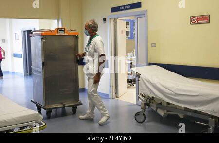 Brescia, Italien. Januar 2021. Verhaftung des Chefarztes Carlo Mosca, Krankenhaus von montichiari, wo er Leiter der Notaufnahme war 25 Januar 2021. Ph Fotolive Filippo Venezia Nur Redaktionelle Verwendung Kredit: Unabhängige Fotoagentur/Alamy Live Nachrichten Stockfoto